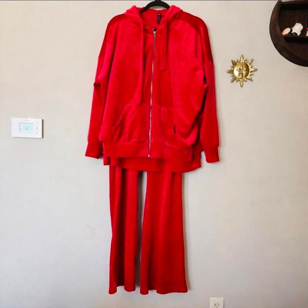 Torrid Women's Red 3 Pc Velvet Tracksuit